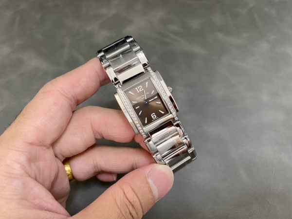 Patek Philippe Twenty-4 4910 1200A 010 Ladies Quartz 25x30mm - Image 6