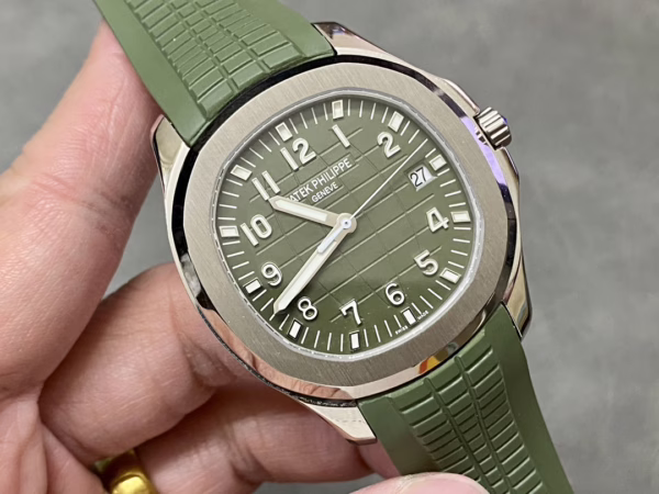 Replica Patek Philippe Aquanaut 5168G 010 40mm Watch - Image 7