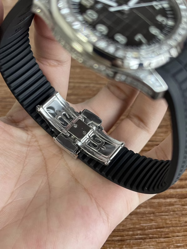 Replica Patek Philippe Aquanaut 5267 200A 001 Black Dial Diamond Bezel Watch 38.8MM - Image 10