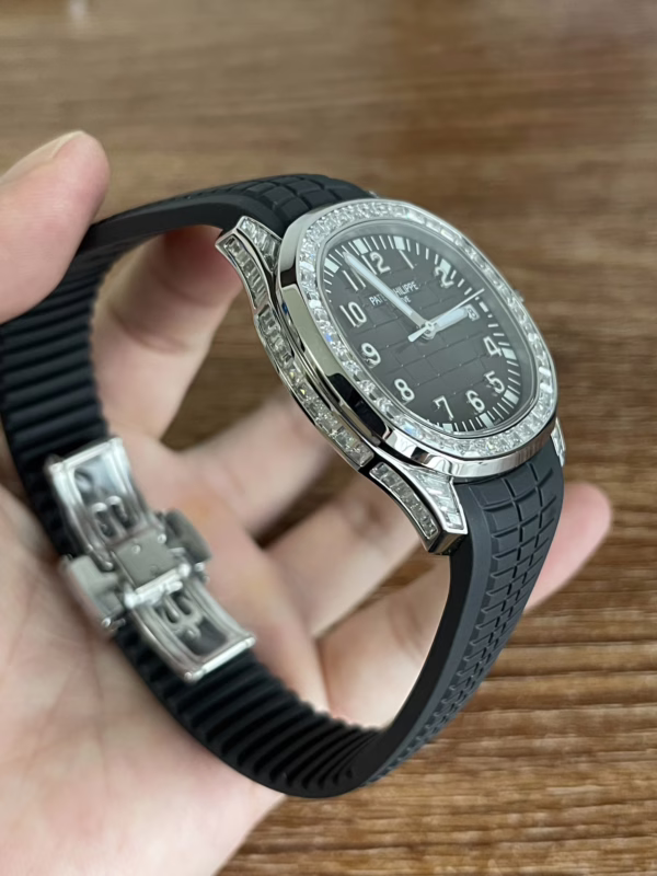 Replica Patek Philippe Aquanaut 5267 200A 001 Black Dial Diamond Bezel Watch 38.8MM - Image 7