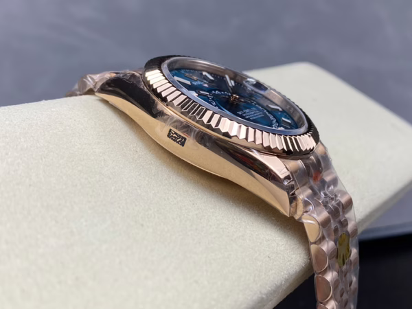 Rolex Sky Dweller 42 Everose Gold Blue Green Dial m336935 0005 Men's Watch - Image 6