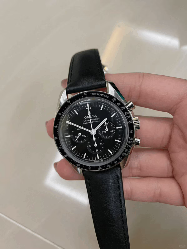 OMEGA Speedmaster Moonwatch 42mm Men's Leather Strap Chronograph Watch - Image 5