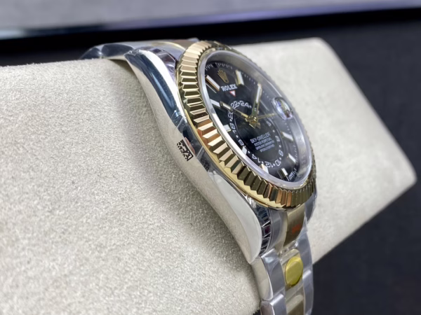 Rolex Sky Dweller 42 Yellow Rolesor Black Dial Oyster M336933 0003 Men's Watch - Image 9