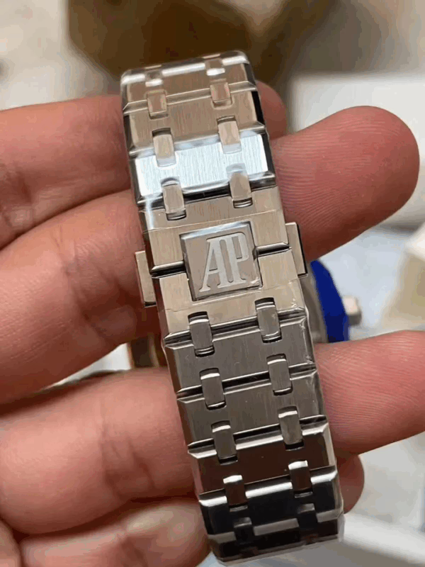 Audemars Piguet Royal Oak  Royal 15500St.Oo.1220St.04  White Index Self- Winding 41Mm - Image 3