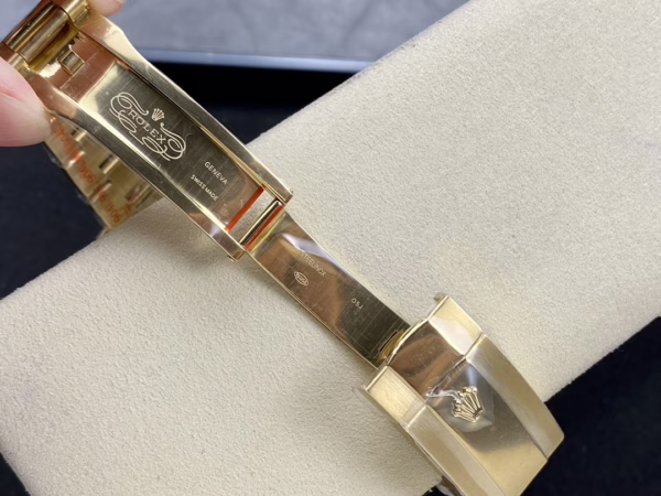 Rolex Sky Dweller 42mm Yellow Gold Champagne Dial m336938 0001 Men's Replica Watch - Image 11