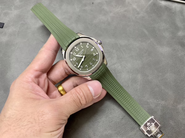 Replica Patek Philippe Aquanaut 5168G 010 40mm Watch - Image 8