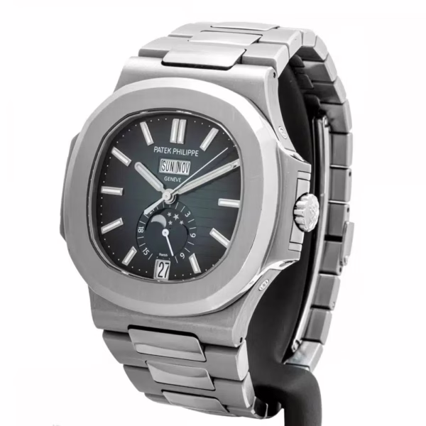 Patek Philippe Nautilus 5726A 40.5MM - Image 2