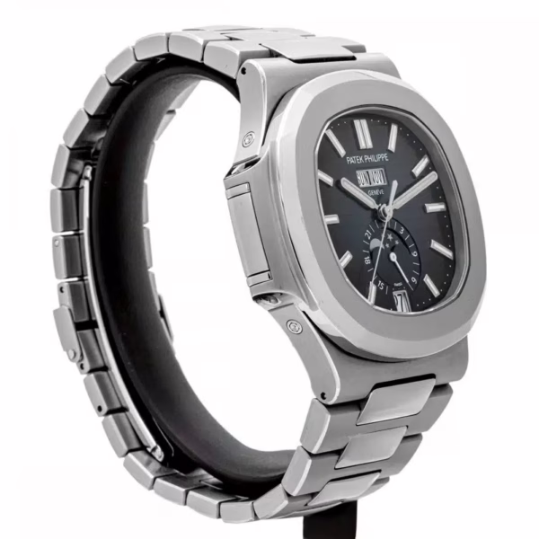 Patek Philippe Nautilus 5726A 40.5MM - Image 4