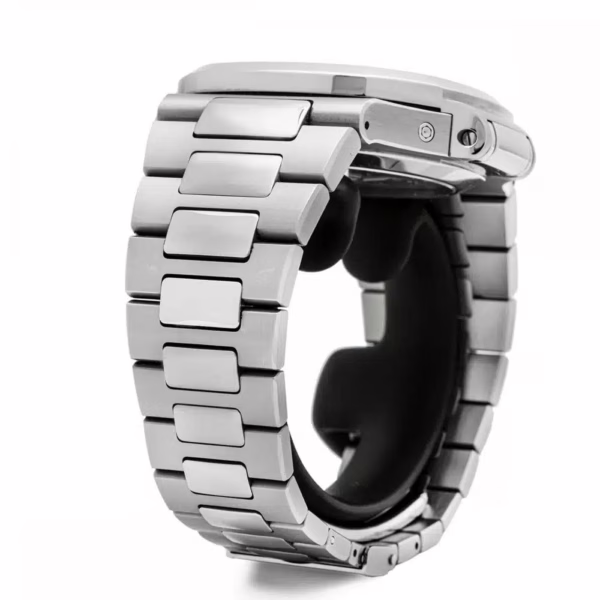 Patek Philippe Nautilus 5726A 40.5MM - Image 3