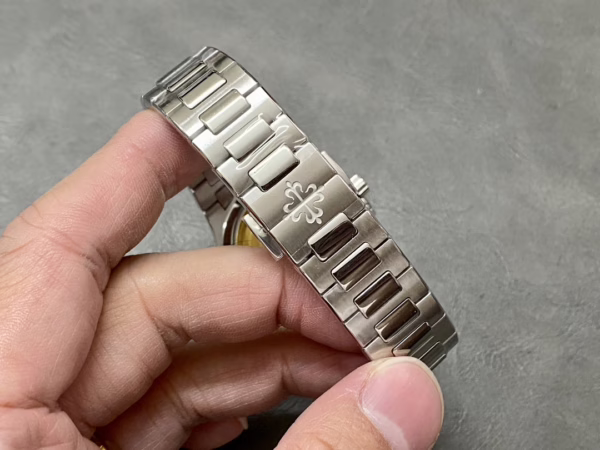 Patek Philippe Ladies Nautilus Blue Dial and Grey Dial 7118 1A 001 35.2mm - Image 12