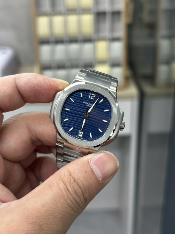 Patek Philippe Ladies Nautilus Blue Dial and Grey Dial 7118 1A 001 35.2mm - Image 8