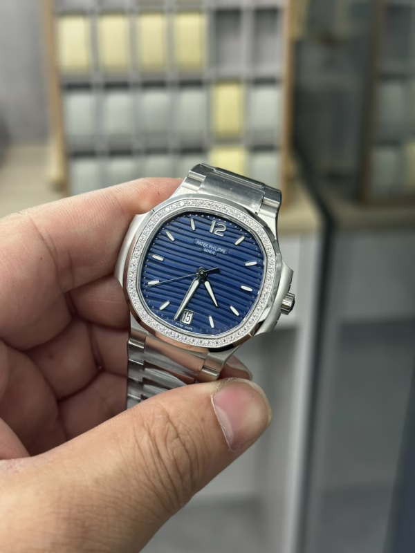 Patek Philippe Nautilus Ladies Stainless Steel Blue Dial 7118 1200A 001 35mm - Image 4
