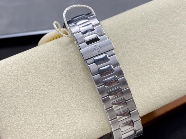 Replica Patek Philippe Nautilus 5712 1A 001 40mm Mens Watch - Image 8