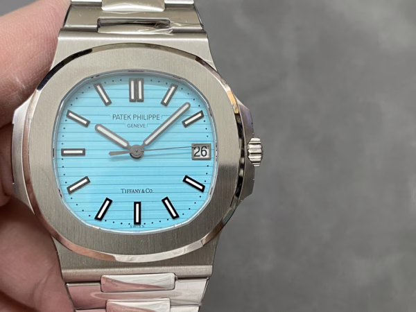 Replica Patek Philippe Nautilus 5711 1A 018 Green Dial 40mm Mens Watch - Image 2