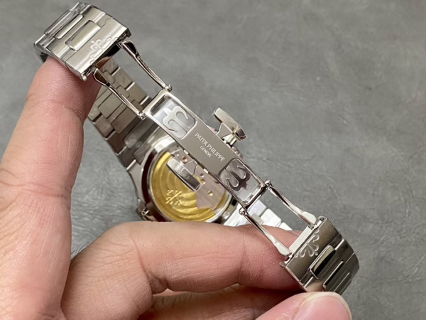 Patek Philippe Ladies Nautilus Blue Dial and Grey Dial 7118 1A 001 35.2mm - Image 25