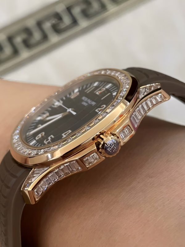 Patek Philippe Aquanaut 5167 300G 010 Black & Green & Brown 40mm - Image 11