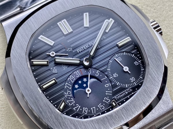 Replica Patek Philippe Nautilus 5712 1A 001 40mm Mens Watch - Image 4