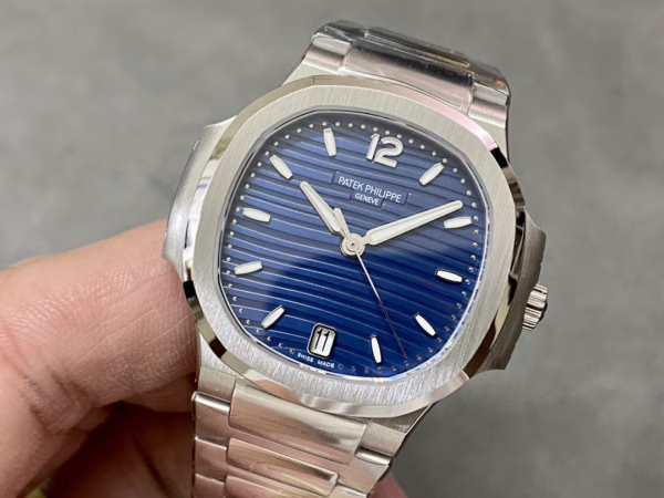 Patek Philippe Ladies Nautilus Blue Dial and Grey Dial 7118 1A 001 35.2mm - Image 3