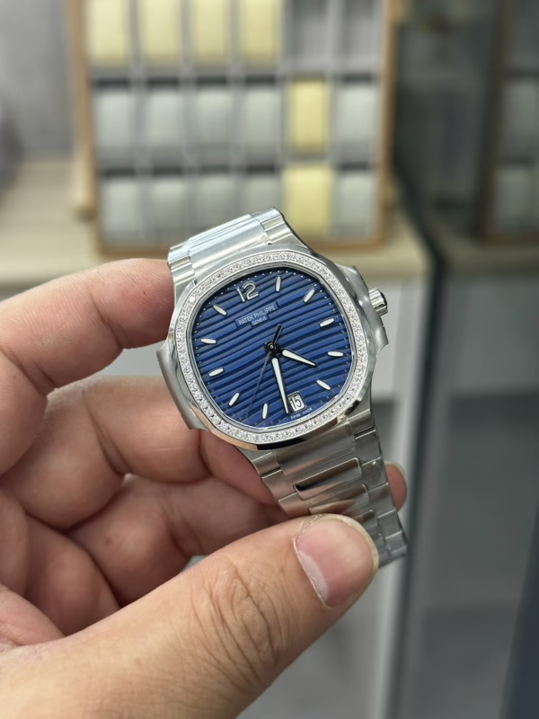 Patek Philippe Nautilus Ladies Stainless Steel Blue Dial 7118 1200A 001 35mm - Image 3