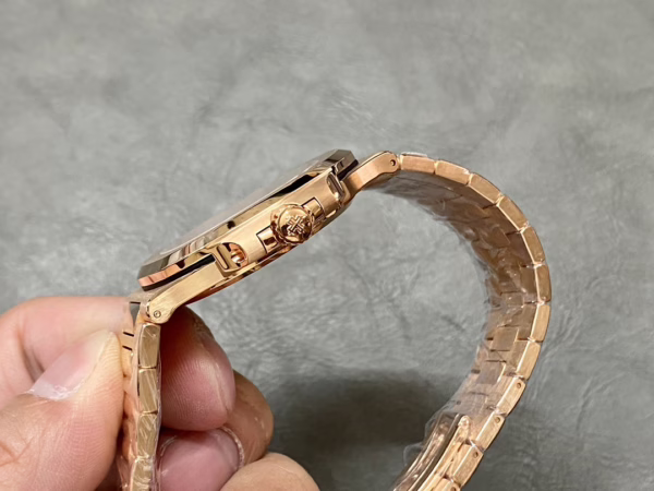 Patek Philippe Nautilus 5711 1R 001 40MM Replica Watch - Image 8