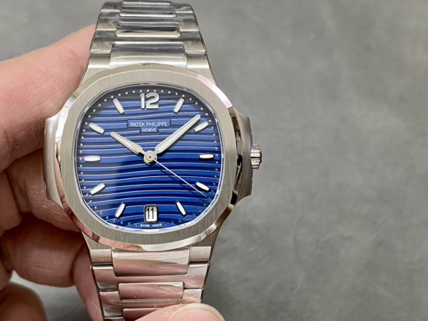 Patek Philippe Ladies Nautilus Blue Dial and Grey Dial 7118 1A 001 35.2mm - Image 2
