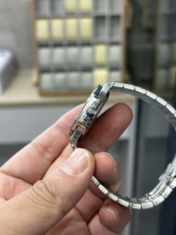 Patek Philippe Ladies Nautilus Blue Dial and Grey Dial 7118 1A 001 35.2mm - Image 27