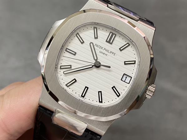 Patek Philippe Nautilus 5711 1A 40mm Mens Replica Watch - Image 3