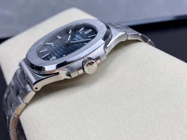 Replica Patek Philippe Nautilus 5711 1A Blue Dial 40mm Mens Watch - Image 6