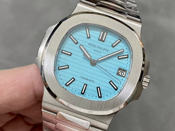 Replica Patek Philippe Nautilus 5711 1A 018 Green Dial 40mm Mens Watch - Image 3