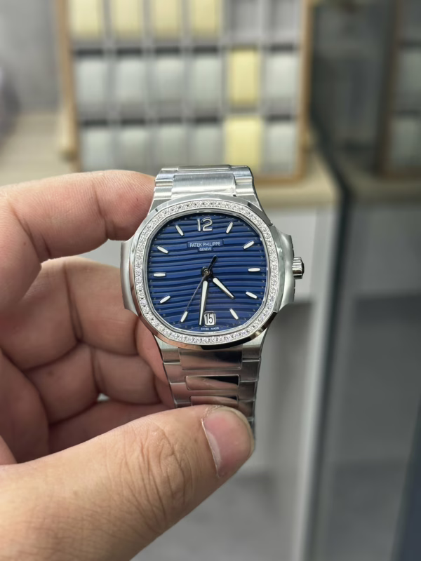 Patek Philippe Nautilus Ladies Stainless Steel Blue Dial 7118 1200A 001 35mm - Image 2