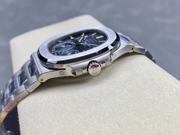 Replica Patek Philippe Nautilus 5712 1A 001 40mm Mens Watch - Image 7