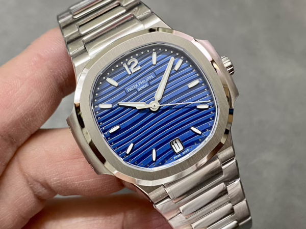 Patek Philippe Ladies Nautilus Blue Dial and Grey Dial 7118 1A 001 35.2mm - Image 4