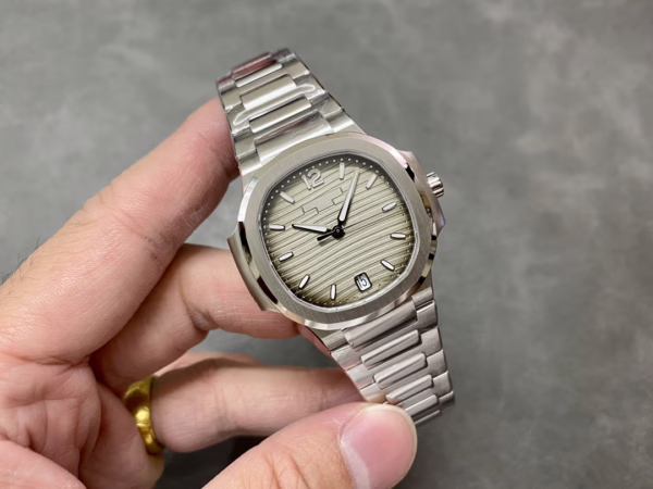 Patek Philippe Ladies Nautilus Blue Dial and Grey Dial 7118 1A 001 35.2mm - Image 19