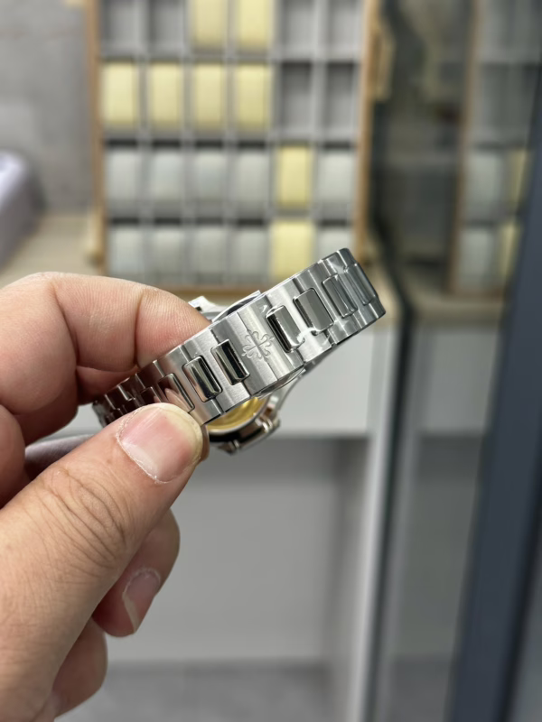 Patek Philippe Ladies Nautilus Blue Dial and Grey Dial 7118 1A 001 35.2mm - Image 21