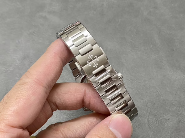 Patek Philippe Ladies Nautilus Blue Dial and Grey Dial 7118 1A 001 35.2mm - Image 23