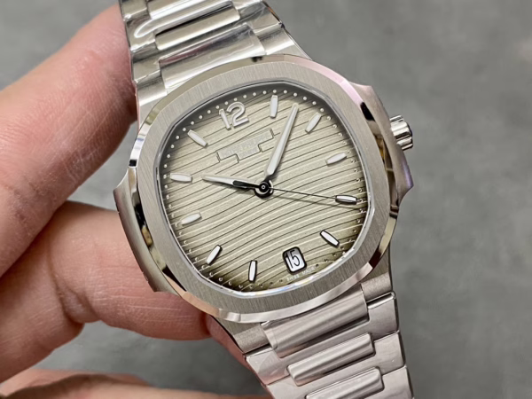 Patek Philippe Ladies Nautilus Blue Dial and Grey Dial 7118 1A 001 35.2mm - Image 18