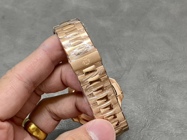Patek Philippe Nautilus 5711 1R 001 40MM Replica Watch - Image 6
