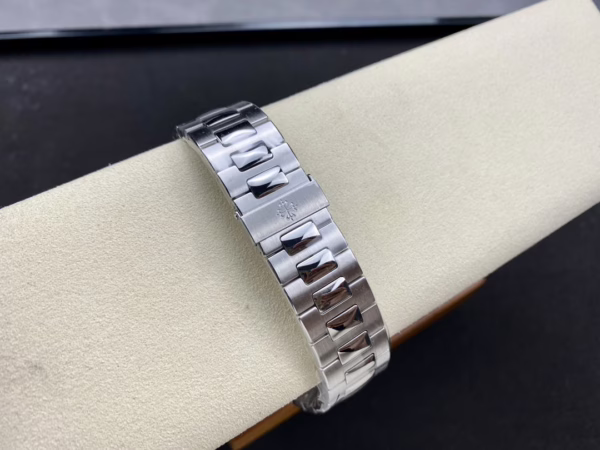 Replica Patek Philippe Nautilus 5711 1A Blue Dial 40mm Mens Watch - Image 7