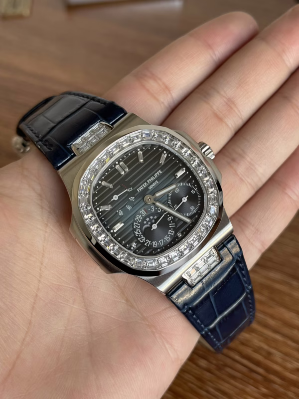 Patek Philippe Nautilus Moon Phases Black 5724G 001 40mm - Image 4