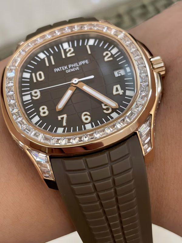 Patek Philippe Aquanaut 5167 300G 010 Black & Green & Brown 40mm - Image 9